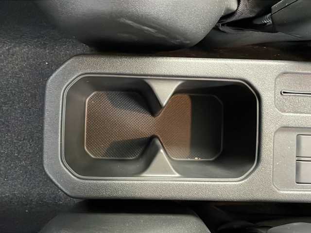 スズキ ジムニー ノマド FC 香川県 2025(令7)年 0.1千km アークティックホワイトパール スズキセーフティーサポート/・衝突被害軽減ブレーキ/・誤発進抑制機能/・車線逸脱警報/・アダプティブクルーズコントロール/・先行車発進お知らせ機能/前席シートヒーター/ヒーテッドドアミラー/コーナーセンサー/革巻きステアリング/ステアリングリモコン/純正15インチアルミホイール/LEDヘッドライト/フォグランプ/アイドリングストップ/パワーウィンドウ/オートエアコン/プッシュスタート/スマートキー/スペアキー/保証書/取扱説明書/記録簿