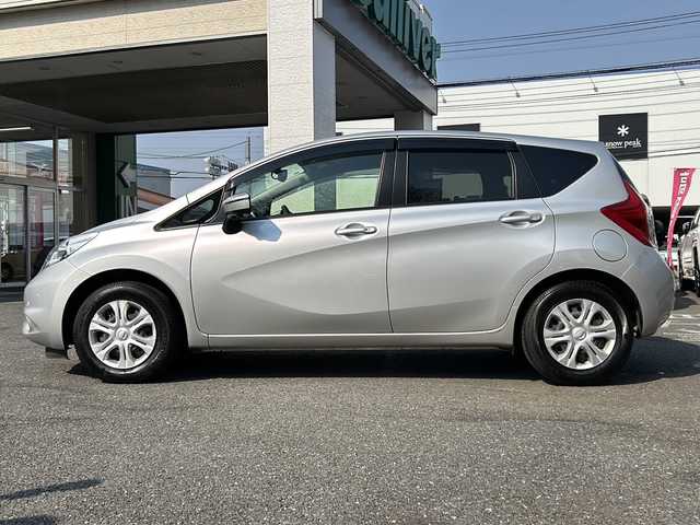 日産 ノート X DIG－S 埼玉県 2015(平27)年 2.4万km シルバー ワンオーナー/禁煙車/AIS検査済み/登録時走行23396キロ/車検R8年8月27日まで/レーダーブレーキ/レーンキープ/純正ナビゲーション/アラウンドビューモニター/CD/DVD/Bluetooth/フルセグTV/アイドリングストップ/ウインカードアミラー/スーパーチャージャー/FRコーナーセンサー /フロアマット/ドアバイザー/スマートキー/プッシュスタート/新車保証書