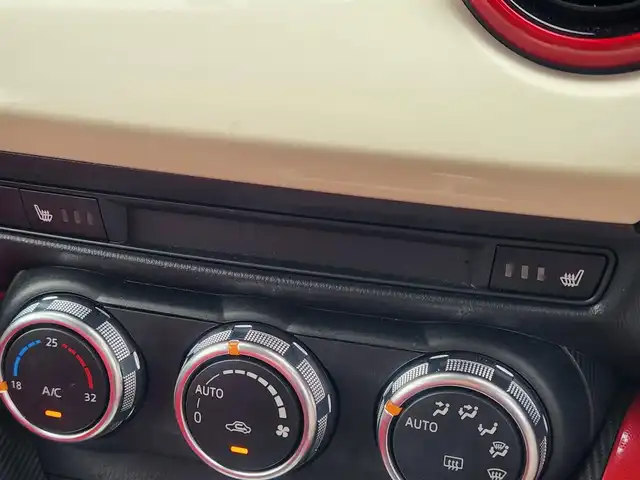 マツダ デミオ XD ミッドセンチュリー 群馬県 2016(平28)年 6.1万km スノーフレイクホワイトパールマイカ 純正ナビ(CD/DVD)/フルセグTV/バックカメラ/ETC/クルーズコントロール/パーキングセンサー/前進時スマートシティブレーキサポート/前進時AT誤発進抑制制御/アクティブドライビングディスプレイ/横滑り防止機構/ターボ/LEDヘッドランプ/本革巻きステアリング/ステアリングスイッチ/パドルシフト/レッドクロスシート/前席シートヒーター/純正16インチアルミホイール/アドバンストキーレスエントリーシステム/プッシュスタートボタン/禁煙車