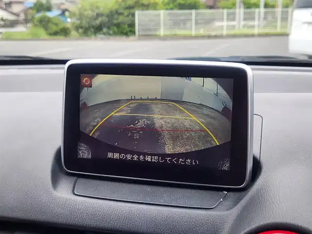 マツダ デミオ XD ミッドセンチュリー 群馬県 2016(平28)年 6.1万km スノーフレイクホワイトパールマイカ 純正ナビ(CD/DVD)/フルセグTV/バックカメラ/ETC/クルーズコントロール/パーキングセンサー/前進時スマートシティブレーキサポート/前進時AT誤発進抑制制御/アクティブドライビングディスプレイ/横滑り防止機構/ターボ/LEDヘッドランプ/本革巻きステアリング/ステアリングスイッチ/パドルシフト/レッドクロスシート/前席シートヒーター/純正16インチアルミホイール/アドバンストキーレスエントリーシステム/プッシュスタートボタン/禁煙車