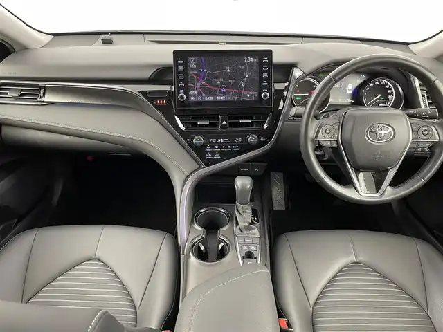 トヨタ カムリ WS 埼玉県 2022(令4)年 2.6万km プラチナホワイトパールマイカ 純正ナビ　/　(フルセグ・AM・FM・Bluetooth)　/ＥＴＣ２．０　/バックカメラ　/トヨタセーフティセンス　/ロードサインアシスト　/プリクラッシュセーフティ　/レーントレーシングアシスト/ブラインドスポットモニター/リヤクロストラフィックアラート/パーキングサポートブレーキ　/先行車発進告知　/クリアランスソナー　/パワーシートＤ席/前後ドライブレコーダー/純正フロアマット/純正アルミホイール１７インチ/前後コーナーセンサー