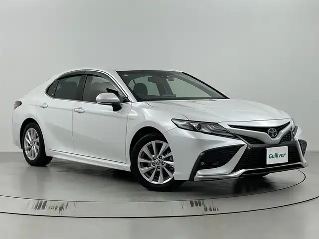 トヨタ カムリ WS 埼玉県 2022(令4)年 2.6万km プラチナホワイトパールマイカ 純正ナビ　/　(フルセグ・AM・FM・Bluetooth)　/ＥＴＣ２．０　/バックカメラ　/トヨタセーフティセンス　/ロードサインアシスト　/プリクラッシュセーフティ　/レーントレーシングアシスト/ブラインドスポットモニター/リヤクロストラフィックアラート/パーキングサポートブレーキ　/先行車発進告知　/クリアランスソナー　/パワーシートＤ席/前後ドライブレコーダー/純正フロアマット/純正アルミホイール１７インチ/前後コーナーセンサー