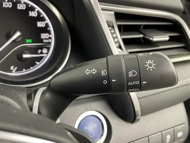 トヨタ カムリ WS 埼玉県 2022(令4)年 2.6万km プラチナホワイトパールマイカ 純正ナビ　/　(フルセグ・AM・FM・Bluetooth)　/ＥＴＣ２．０　/バックカメラ　/トヨタセーフティセンス　/ロードサインアシスト　/プリクラッシュセーフティ　/レーントレーシングアシスト/ブラインドスポットモニター/リヤクロストラフィックアラート/パーキングサポートブレーキ　/先行車発進告知　/クリアランスソナー　/パワーシートＤ席/前後ドライブレコーダー/純正フロアマット/純正アルミホイール１７インチ/前後コーナーセンサー