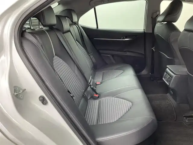 トヨタ カムリ WS 埼玉県 2022(令4)年 2.6万km プラチナホワイトパールマイカ 純正ナビ　/　(フルセグ・AM・FM・Bluetooth)　/ＥＴＣ２．０　/バックカメラ　/トヨタセーフティセンス　/ロードサインアシスト　/プリクラッシュセーフティ　/レーントレーシングアシスト/ブラインドスポットモニター/リヤクロストラフィックアラート/パーキングサポートブレーキ　/先行車発進告知　/クリアランスソナー　/パワーシートＤ席/前後ドライブレコーダー/純正フロアマット/純正アルミホイール１７インチ/前後コーナーセンサー