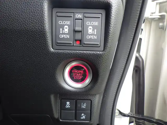 ホンダ Ｎ ＢＯＸ カスタム G L ホンダセンシング 千葉県 2018(平30)年 3.3万km プレミアムホワイトパールⅡ ホンダセンシング/・衝突軽減ブレーキ（CMBS）/・車線維持支援システム（LKAS）/・アダプティブクルーズコントロール（ACC）/・後方誤発進抑制機能/・誤発進抑制機能/両側パワースライドドア/純正SDナビ/ワンセグTV/【DVD/CD再生機能】/バックカメラ/ETC/LEDヘッドライト/フォグライト/ウインカーミラー/リアコーナーセンサー/純正14インチアルミホイル/サイド/カーテンエアバッグ/スマートキー