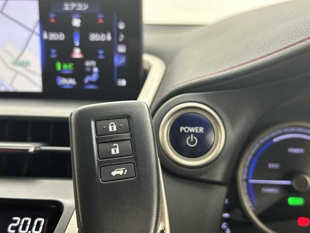 レクサス ＮＸ 300h Fスポーツ 茨城県 2018(平30)年 3.8万km ホワイトノーヴァガラスフレーク 純正ナビ/全方位カメラ/フルセグ/パノラマルーフ/衝突被害軽減ブレーキ/車線逸脱抑制装置/レーダークルーズコントロール/オートマチックハイビーム/クリアランスソナー/BSM/ETC2.0/HUD/ドラレコ/シートヒーター/ベンチレーション/ステアリングヒーター/純正18インチAW/3眼LEDヘッドライト/スマートキー
