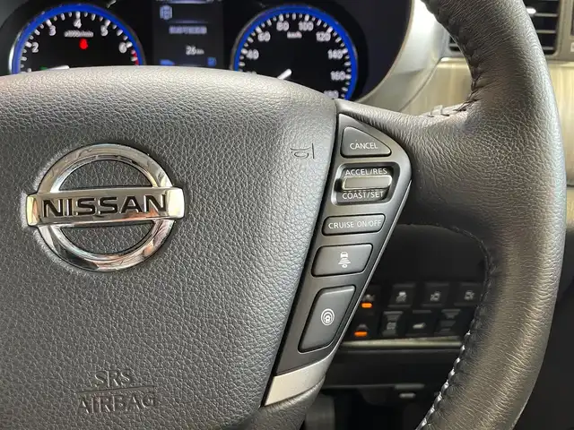 日産 エルグランド ライダー 黒本革シート 岩手県 2018(平30)年 4.9万km ブリリアントホワイトパール ４WD/ブラックレザーシート/フリップダウンモニター/アラウンドビューモニター/両側パワースライドドア/パワースライドドア/インテリジェントクルーズコントロール/エマージェンシーブレーキ/レーンアシスト/コーナーセンサー/横滑り防止装置/ハイビームアシスト/MTモード付きAT/デジタルルームミラー/パワーシート/シートヒーター/オットマン/純正ナビ/（CD/DVD/フルセグ/Bluetooth）/ETC/ドライブレコーダー/LEDヘッドライト