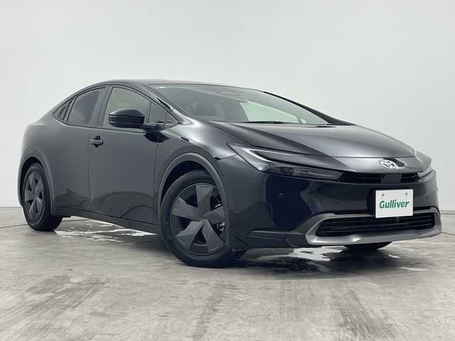 トヨタ プリウス U 三重県 2023(令5)年 1万km アティチュードブラックマイカ 禁煙車/純正ディスプレイオーディオ/・USB・フルセグ・AM/FM・AppleCarPlay/・AndoroidAuto/トヨタセーフティセンス/レーダークルーズコントロール/プリクラッシュセーフティシステム/レーンキープアシスト/BSM/クリアランスソナー/PDA/RCTA/後方車両接近告知/RCD/PKSB/オートマチックハイビーム/AUTOライト/ステアリングヒーター/温席シートヒーター/前後ドラレコ/電動パーキングブレーキ