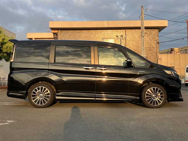 ホンダ ステップワゴン スパーダ ハイブリッドG EX HセンシングBスタイ 静岡県 2019(令1)年 5.8万km プレミアムスパークルブラックパール エンジンスタートボタン/パワーステアリング/パワーウィンドウ/100V充電/アイドリングストップ/スマートキー/Wオートエアコン/クルーズコントロール（追従有）/フリップダウンモニター/USB入力端子/ETC/バックカメラ/純正9インチメモリナビ（CD/BT/フルセグ）/三列シート/ウォークスルー/無限フロアマット/無限17インチアルミホイール/ハーフレザーシート/D席N席シートヒーター/両側パワースライドドア/フロント/サイドエアロ/ABS/横滑り防止装置/レーンキープアシスト/オートライト/LEDヘッドライト/W+サイドエアバック/カーテンエアバック/衝突軽減システム