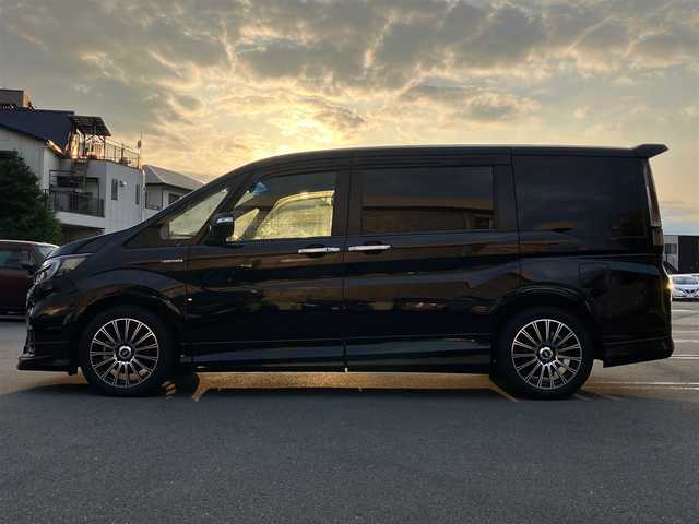 ホンダ ステップワゴン スパーダ ハイブリッドG EX HセンシングBスタイ 静岡県 2019(令1)年 5.8万km プレミアムスパークルブラックパール エンジンスタートボタン/パワーステアリング/パワーウィンドウ/100V充電/アイドリングストップ/スマートキー/Wオートエアコン/クルーズコントロール（追従有）/フリップダウンモニター/USB入力端子/ETC/バックカメラ/純正9インチメモリナビ（CD/BT/フルセグ）/三列シート/ウォークスルー/無限フロアマット/無限17インチアルミホイール/ハーフレザーシート/D席N席シートヒーター/両側パワースライドドア/フロント/サイドエアロ/ABS/横滑り防止装置/レーンキープアシスト/オートライト/LEDヘッドライト/W+サイドエアバック/カーテンエアバック/衝突軽減システム