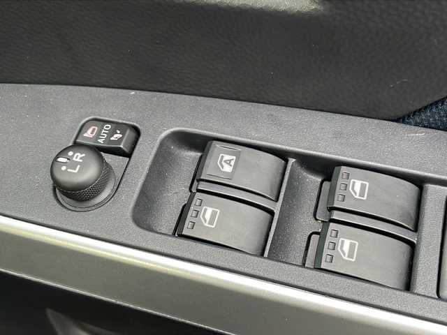 トヨタ ルーミー カスタムG 道東・釧路十勝 2023(令5)年 1万km プラムブラウンパールクリスタルシャイン 4WD/寒冷地仕様/社外メモリナビ AVIC-RW812/　(AM/FM/CD/DVD/BT/HDMI)/フルセグTV/バックカメラ/両側パワースライドドア/レーダークルーズコントロール/プリクラッシュセーフティ/純正前ドライブレコーダー/ETC/前席シートヒーター/アイドリングストップ/横滑り防止装置/LEDヘッドライト/オートライト/電子パーキング/ブレーキホールド/ステアリングスイッチ/革巻きステアリング/サンシェード