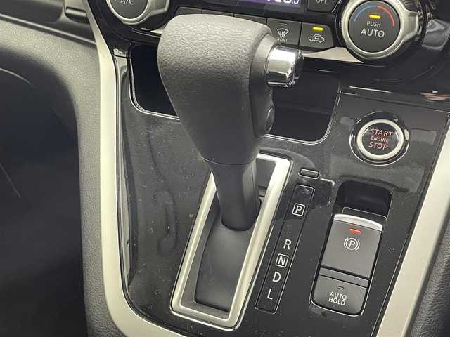 日産 セレナ ハイウェイスター G プロパイロットED 滋賀県 2016(平28)年 5.3万km ブリリアントシルバー 禁煙車/純正9インチナビ(AM/FM/CD/DVD/フルセグ/Bluetooth)/ドライブレコーダー/ＥＴＣ/両側電動/ＬＥＤ/プロパイロット/オートライト/バックカメラ/前後クリアランスソナー/アイドリングストップ/電子パーキング/オートホールドブレーキ/プッシュスタート/スマートキー×2