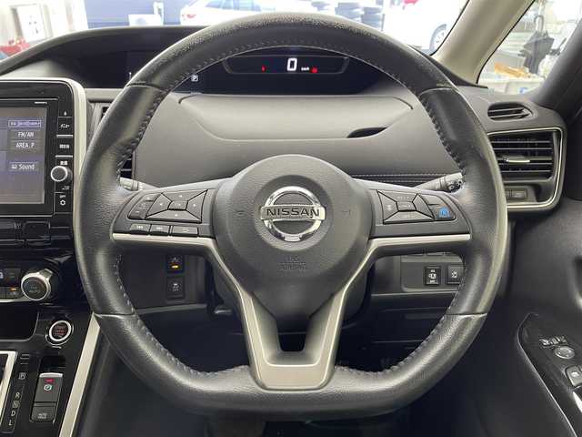 日産 セレナ ハイウェイスター G プロパイロットED 滋賀県 2016(平28)年 5.3万km ブリリアントシルバー 禁煙車/純正9インチナビ(AM/FM/CD/DVD/フルセグ/Bluetooth)/ドライブレコーダー/ＥＴＣ/両側電動/ＬＥＤ/プロパイロット/オートライト/バックカメラ/前後クリアランスソナー/アイドリングストップ/電子パーキング/オートホールドブレーキ/プッシュスタート/スマートキー×2