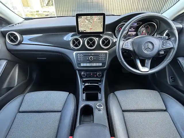 メルセデス・ベンツ ＣＬＡ１８０ Sブレイク AMG スタイル 福岡県 2017(平29)年 3.9万km カルサイトホワイト レーダーセーフティパッケージ/アダプティブクルーズコントロール/ブラインドスポットモニター/レーンキープアシスト/アクティブセーフティブレーキ/ハーフレザーシート/前席シートヒーター/純正ナビ/Applecarplay/androidauto/フルセグTV/Bluetooth/バックカメラ/LEDヘッドライト/オートライト/純正ドライブレコーダー/純正18インチアルミホイール/ETC/取扱説明書/保証書/スペアキー×1