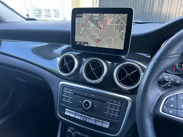 メルセデス・ベンツ ＣＬＡ１８０ Sブレイク AMG スタイル 福岡県 2017(平29)年 3.9万km カルサイトホワイト レーダーセーフティパッケージ/アダプティブクルーズコントロール/ブラインドスポットモニター/レーンキープアシスト/アクティブセーフティブレーキ/ハーフレザーシート/前席シートヒーター/純正ナビ/Applecarplay/androidauto/フルセグTV/Bluetooth/バックカメラ/LEDヘッドライト/オートライト/純正ドライブレコーダー/純正18インチアルミホイール/ETC/取扱説明書/保証書/スペアキー×1