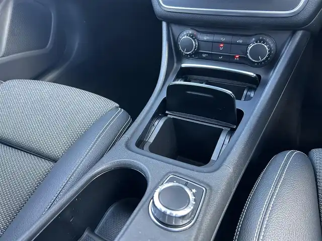 メルセデス・ベンツ ＣＬＡ１８０ Sブレイク AMG スタイル 福岡県 2017(平29)年 3.9万km カルサイトホワイト レーダーセーフティパッケージ/アダプティブクルーズコントロール/ブラインドスポットモニター/レーンキープアシスト/アクティブセーフティブレーキ/ハーフレザーシート/前席シートヒーター/純正ナビ/Applecarplay/androidauto/フルセグTV/Bluetooth/バックカメラ/LEDヘッドライト/オートライト/純正ドライブレコーダー/純正18インチアルミホイール/ETC/取扱説明書/保証書/スペアキー×1