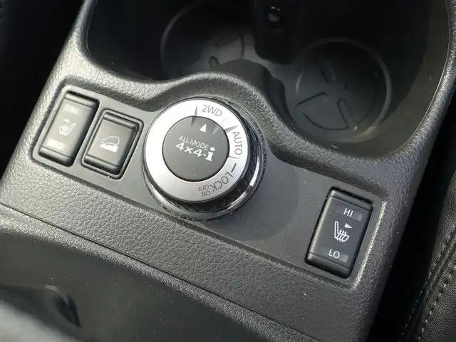 日産 エクストレイル ハイブリッド 20X エマージェンシーブレーキ 山形県 2016(平28)年 7.5万km ブリリアントホワイトパール 4WD/衝突被害軽減システム/純正SDナビ/　　【CD DVD BT フルセグ AUX】/アラウンドビューモニター/電動リアゲート/クルーズコントロール/LEDオートヘッドライト/革調シートカバー/シートヒーター/純正17インチアルミホイール/アイドリングストップ/コーナーセンサー/ステアリングスイッチ/電動格納ウィンカーミラー/フォグランプ/スマートキー/ETC