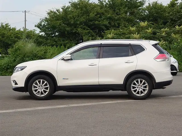 日産 エクストレイル ハイブリッド 20X エマージェンシーブレーキ 山形県 2016(平28)年 7.5万km ブリリアントホワイトパール 4WD/衝突被害軽減システム/純正SDナビ/　　【CD DVD BT フルセグ AUX】/アラウンドビューモニター/電動リアゲート/クルーズコントロール/LEDオートヘッドライト/革調シートカバー/シートヒーター/純正17インチアルミホイール/アイドリングストップ/コーナーセンサー/ステアリングスイッチ/電動格納ウィンカーミラー/フォグランプ/スマートキー/ETC