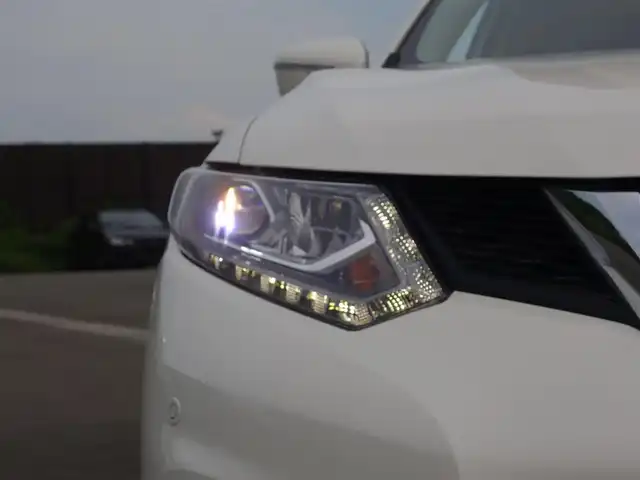 日産 エクストレイル ハイブリッド 20X エマージェンシーブレーキ 山形県 2016(平28)年 7.5万km ブリリアントホワイトパール 4WD/衝突被害軽減システム/純正SDナビ/　　【CD DVD BT フルセグ AUX】/アラウンドビューモニター/電動リアゲート/クルーズコントロール/LEDオートヘッドライト/革調シートカバー/シートヒーター/純正17インチアルミホイール/アイドリングストップ/コーナーセンサー/ステアリングスイッチ/電動格納ウィンカーミラー/フォグランプ/スマートキー/ETC