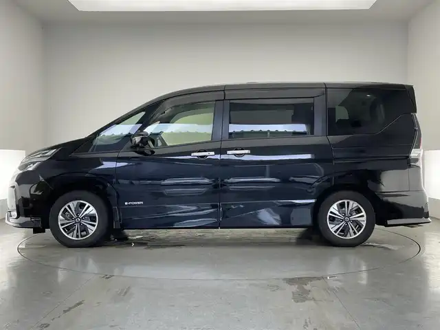日産 セレナ e－パワー ハイウェイスター V 愛知県 2021(令3)年 3.5万km ダイヤモンドブラック 純９型ナビ　プロパイロット　純後席モニター　デジタルインナーミラー　全方位カメラ　ＢＳＭ　スタッドレスタイヤ積込　追従クルコン　ブルーレイ再生　ハンズフリーパワスラ　ＬＥＤオートライト　衝突軽減　禁煙車