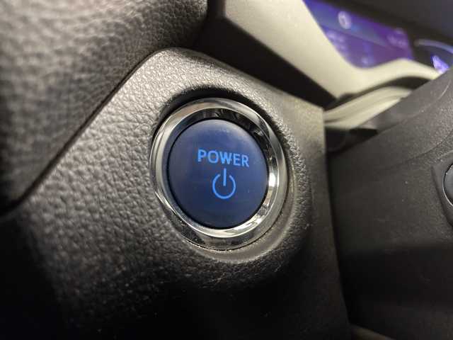 トヨタ ＲＡＶ４ ハイブリットG 道央・札幌 2019(令1)年 10.4万km ホワイトパールクリスタルシャイン ・４WD/ハイブリット/寒冷地仕様/・トヨタセーフティセンス/・プリクラッシュセーフティ/・レーダークルーズコントロール/・ブラインドスポットモニター/・純正9インチディーラーOPナビ/・DVD.CD.SD.Bluetooth/・フルセグTV/バックカメラ /・パワーバックドア /・レザーシート/D席パワーシート/・運転席.助手席シートヒーター/・ステアリングヒーター/・純正エンジンスターター/・LEDライト/オートハイビーム/・前後ドライブレコーダー/・ビルトインETC/・スマートキーX2