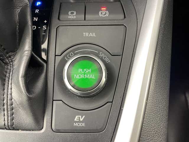トヨタ ＲＡＶ４ ハイブリットG 道央・札幌 2019(令1)年 10.4万km ホワイトパールクリスタルシャイン ・４WD/ハイブリット/寒冷地仕様/・トヨタセーフティセンス/・プリクラッシュセーフティ/・レーダークルーズコントロール/・ブラインドスポットモニター/・純正9インチディーラーOPナビ/・DVD.CD.SD.Bluetooth/・フルセグTV/バックカメラ /・パワーバックドア /・レザーシート/D席パワーシート/・運転席.助手席シートヒーター/・ステアリングヒーター/・純正エンジンスターター/・LEDライト/オートハイビーム/・前後ドライブレコーダー/・ビルトインETC/・スマートキーX2