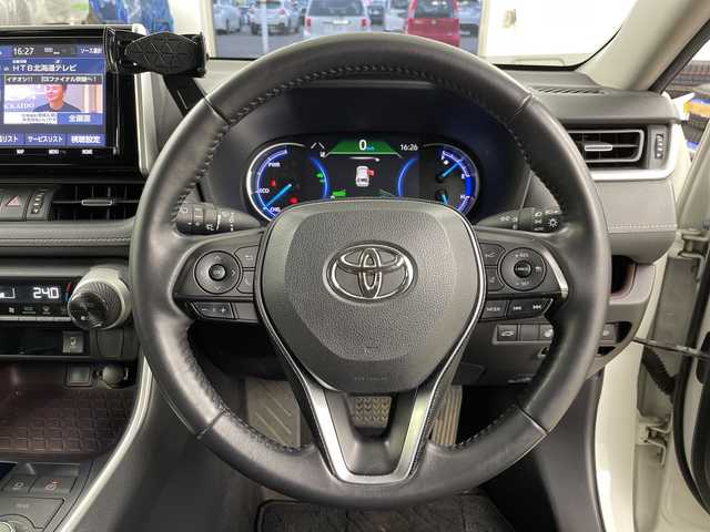 トヨタ ＲＡＶ４ ハイブリットG 道央・札幌 2019(令1)年 10.4万km ホワイトパールクリスタルシャイン ・４WD/ハイブリット/寒冷地仕様/・トヨタセーフティセンス/・プリクラッシュセーフティ/・レーダークルーズコントロール/・ブラインドスポットモニター/・純正9インチディーラーOPナビ/・DVD.CD.SD.Bluetooth/・フルセグTV/バックカメラ /・パワーバックドア /・レザーシート/D席パワーシート/・運転席.助手席シートヒーター/・ステアリングヒーター/・純正エンジンスターター/・LEDライト/オートハイビーム/・前後ドライブレコーダー/・ビルトインETC/・スマートキーX2