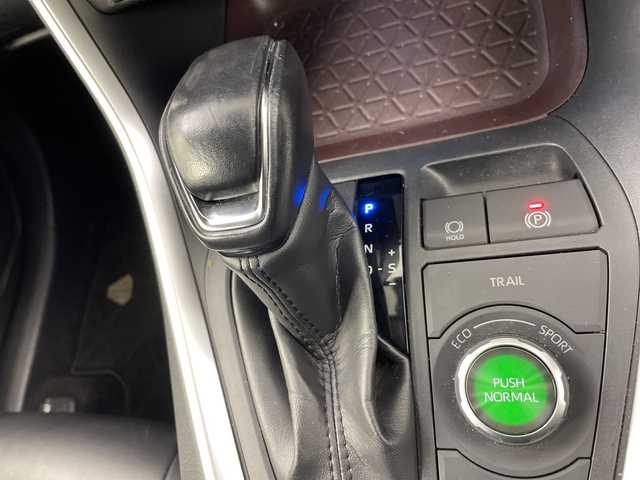 トヨタ ＲＡＶ４ ハイブリットG 道央・札幌 2019(令1)年 10.4万km ホワイトパールクリスタルシャイン ・４WD/ハイブリット/寒冷地仕様/・トヨタセーフティセンス/・プリクラッシュセーフティ/・レーダークルーズコントロール/・ブラインドスポットモニター/・純正9インチディーラーOPナビ/・DVD.CD.SD.Bluetooth/・フルセグTV/バックカメラ /・パワーバックドア /・レザーシート/D席パワーシート/・運転席.助手席シートヒーター/・ステアリングヒーター/・純正エンジンスターター/・LEDライト/オートハイビーム/・前後ドライブレコーダー/・ビルトインETC/・スマートキーX2