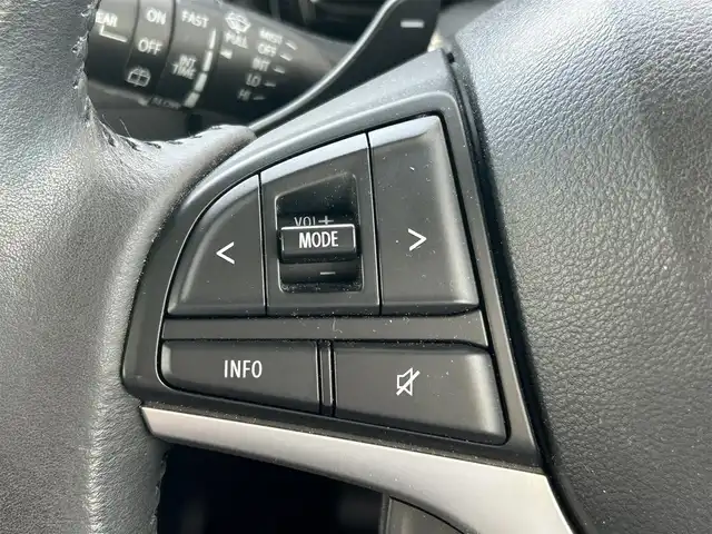 スズキ クロスビー HYBRID MZ 新潟県 2018(平30)年 1.2万km ピュアホワイトP ワンオーナー/衝突軽減/純正ナビ/（フルセグ、Bluetooth、CD/DVD、AM/FM）/全方位カメラ/パドルシフト付き/革巻きステアリング/クルーズコントロール追従有/ETC2.0/シートヒーター/パーキングアシスト/レーンキープアシスト/コーナーセンサー（後方のみ）/アイドリングストップ/オートライト/オートハイビーム/USB入力端子/LEDヘッドライト/横滑り防止/スマートキー/プッシュスタート/純正フロアマット