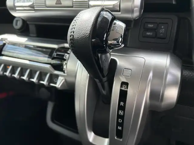 スズキ クロスビー HYBRID MZ 新潟県 2018(平30)年 1.2万km ピュアホワイトP ワンオーナー/衝突軽減/純正ナビ/（フルセグ、Bluetooth、CD/DVD、AM/FM）/全方位カメラ/パドルシフト付き/革巻きステアリング/クルーズコントロール追従有/ETC2.0/シートヒーター/パーキングアシスト/レーンキープアシスト/コーナーセンサー（後方のみ）/アイドリングストップ/オートライト/オートハイビーム/USB入力端子/LEDヘッドライト/横滑り防止/スマートキー/プッシュスタート/純正フロアマット