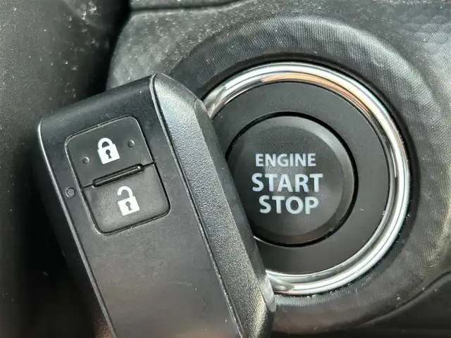 スズキ クロスビー HYBRID MZ 新潟県 2018(平30)年 1.2万km ピュアホワイトP ワンオーナー/衝突軽減/純正ナビ/（フルセグ、Bluetooth、CD/DVD、AM/FM）/全方位カメラ/パドルシフト付き/革巻きステアリング/クルーズコントロール追従有/ETC2.0/シートヒーター/パーキングアシスト/レーンキープアシスト/コーナーセンサー（後方のみ）/アイドリングストップ/オートライト/オートハイビーム/USB入力端子/LEDヘッドライト/横滑り防止/スマートキー/プッシュスタート/純正フロアマット