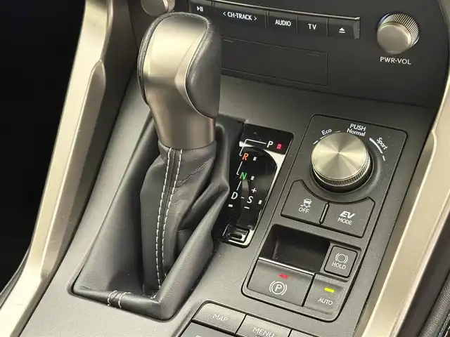 レクサス ＮＸ 300h Iパッケージ 滋賀県 2019(令1)年 7.5万km グラファイトブラックガラスフレーク 純正10.3インチナビ/Bluetooth/CD/SD/AUX/フルセグTV/パノラミックビューモニター/追従クルーズコントロール/電動リアゲート/パワーシート/シートヒーター/ステアリングヒーター/ドライブレコーダー/ETC