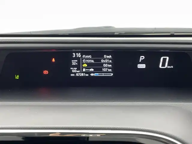 トヨタ アクア S 熊本県 2018(平30)年 6.8万km スーパーホワイトⅡ 禁煙車　/社外ナビ（ＣＤ・ＤＶＤ・ワンセグ・ＢＴ・ＵＳＢ）/ビルトインＥＴＣ　/衝突軽減ブレーキ　/レーンキープアシスト　/横滑り防止　/ドアバイザー/社外フロアマット　/リモコンキー/スペアキー1本