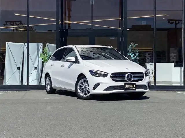 メルセデス・ベンツ Ｍ・ベンツ Ｂ１８０ 福岡県 2019(令1)年 3.8万km ポーラホワイト ・アダプティブクルーズコントロール/・純正ナビ/BT/USB/・バックカメラ/・ハーフレザーシート/シートヒーター/・ドライブレコーダー/・フルセグ/・ETC/・純正17AW/・保証書/・取扱説明書/・スペアキー