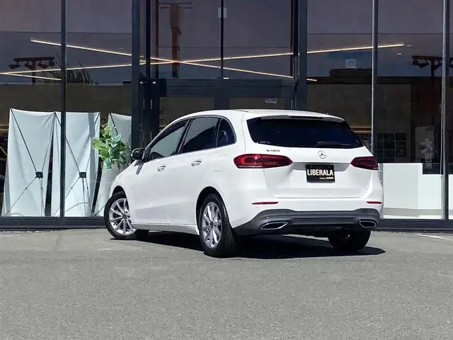 メルセデス・ベンツ Ｍ・ベンツ Ｂ１８０ 福岡県 2019(令1)年 3.8万km ポーラホワイト ・アダプティブクルーズコントロール/・純正ナビ/BT/USB/・バックカメラ/・ハーフレザーシート/シートヒーター/・ドライブレコーダー/・フルセグ/・ETC/・純正17AW/・保証書/・取扱説明書/・スペアキー