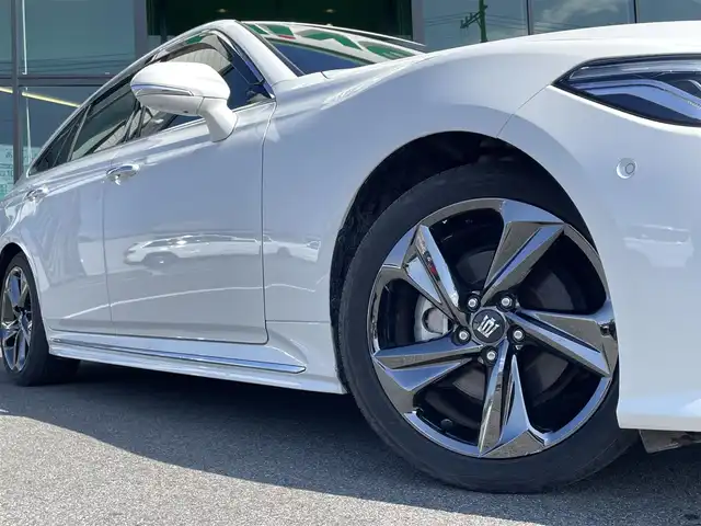 トヨタ クラウン ハイブリッド RS リミテッド 愛媛県 2020(令2)年 5.4万km ホワイトパールクリスタルシャイン 純正ナビ(BT/フルセグTV)/全周囲カメラ/黒半革温電動シート/トヨタセーフティセンス/レーダークルーズコントロール/ブラインドスポットモニター/クリアランスソナー/衝突被害軽減装置/車線逸脱防止装置/オートマチックハイビーム/ヘッドアップディスプレイ/ステアリングヒーター/前後ドライブレコーダー/ETC2.0/LEDヘッドライト/現状サマー(純正AW)(225/45/R18)/禁煙車