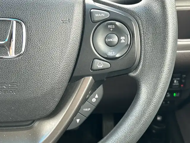 ホンダ フリード G ホンダセンシング 神奈川県 2019(令1)年 6.4万km クリスタルブラックパール 純正SDナビゲーション/AM/FM/CD/DVD/Bluetooth/フルセグ/ETC/Honda SENSING/・衝突軽減ブレーキ/・誤発進抑制機能/・歩行者事故低減ステアリング/・先行車発進お知らせ機能/・標識認識機能/・路外逸脱抑制機能/・アダプティブクルーズコントロール/・車線維持支援システム/・後方誤発進抑制機能/Cパッケージ/・運転席/助手席シートヒーター/・プラズマクラスター技術搭載エアコン/・ロールサンシェード（スライドドア両側）/・コンフォートビューパッケージ/前方ドラレコ/両側パワースライドドア/オートリトラミラー/アイドリングストップ