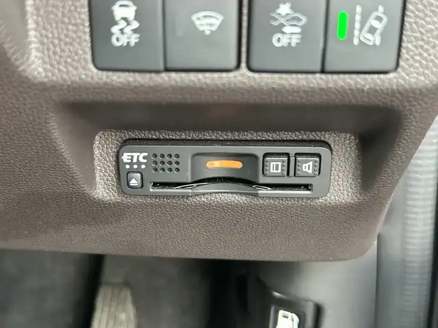 ホンダ フリード G ホンダセンシング 神奈川県 2019(令1)年 6.4万km クリスタルブラックパール 純正SDナビゲーション/AM/FM/CD/DVD/Bluetooth/フルセグ/ETC/Honda SENSING/・衝突軽減ブレーキ/・誤発進抑制機能/・歩行者事故低減ステアリング/・先行車発進お知らせ機能/・標識認識機能/・路外逸脱抑制機能/・アダプティブクルーズコントロール/・車線維持支援システム/・後方誤発進抑制機能/Cパッケージ/・運転席/助手席シートヒーター/・プラズマクラスター技術搭載エアコン/・ロールサンシェード（スライドドア両側）/・コンフォートビューパッケージ/前方ドラレコ/両側パワースライドドア/オートリトラミラー/アイドリングストップ