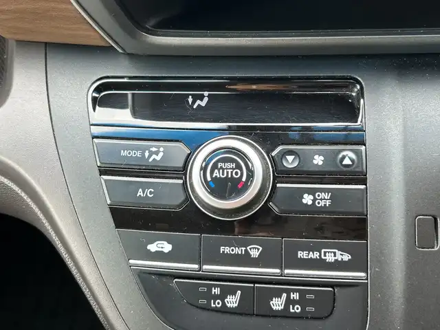 ホンダ フリード G ホンダセンシング 神奈川県 2019(令1)年 6.4万km クリスタルブラックパール 純正SDナビゲーション/AM/FM/CD/DVD/Bluetooth/フルセグ/ETC/Honda SENSING/・衝突軽減ブレーキ/・誤発進抑制機能/・歩行者事故低減ステアリング/・先行車発進お知らせ機能/・標識認識機能/・路外逸脱抑制機能/・アダプティブクルーズコントロール/・車線維持支援システム/・後方誤発進抑制機能/Cパッケージ/・運転席/助手席シートヒーター/・プラズマクラスター技術搭載エアコン/・ロールサンシェード（スライドドア両側）/・コンフォートビューパッケージ/前方ドラレコ/両側パワースライドドア/オートリトラミラー/アイドリングストップ