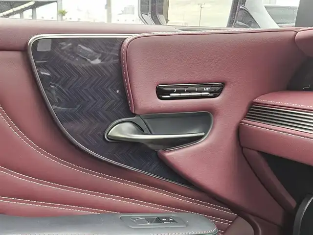 レクサス ＬＳ 500h エグゼクティブ 福岡県 2018(平30)年 3.1万km マンガンラスター 純正12.3型ナビ/フルセグTV/マークレビンソン3Dサウンドシステム/純正11.6型後席用ディスプレイ/全周囲カメラ/ドライブレコーダー/レーダークルーズコントロール/クリアランスソナー/セーフティシステムA/・プリクラッシュセーフティシステム/・フロントクロストラフィックアラート/・レーントレーシングアシスト/・レーンチェンジアシスト/・ドライバー異常時停車支援システム/・アダプティブハイビームシステム/・ロードサインアシスト/・先行車発進告知機能/3眼LEDヘッドランプ/本木製/革巻きコンビステアリング/ステアリングヒーター/パドルシフト/セミアニリン革シート/全席シートヒーター/ベンチレーション/全席パワーシート/前席ポジションメモリー/後席電動オットマン/ハンズフリーパワートランクリッド/純正オプ20インチアルミホイール/スマートエントリー/スタートシステム/禁煙車