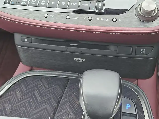 レクサス ＬＳ 500h エグゼクティブ 福岡県 2018(平30)年 3.1万km マンガンラスター 純正12.3型ナビ/フルセグTV/マークレビンソン3Dサウンドシステム/純正11.6型後席用ディスプレイ/全周囲カメラ/ドライブレコーダー/レーダークルーズコントロール/クリアランスソナー/セーフティシステムA/・プリクラッシュセーフティシステム/・フロントクロストラフィックアラート/・レーントレーシングアシスト/・レーンチェンジアシスト/・ドライバー異常時停車支援システム/・アダプティブハイビームシステム/・ロードサインアシスト/・先行車発進告知機能/3眼LEDヘッドランプ/本木製/革巻きコンビステアリング/ステアリングヒーター/パドルシフト/セミアニリン革シート/全席シートヒーター/ベンチレーション/全席パワーシート/前席ポジションメモリー/後席電動オットマン/ハンズフリーパワートランクリッド/純正オプ20インチアルミホイール/スマートエントリー/スタートシステム/禁煙車