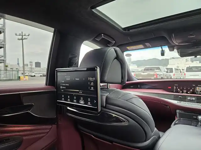 レクサス ＬＳ 500h エグゼクティブ 福岡県 2018(平30)年 3.1万km マンガンラスター 純正12.3型ナビ/フルセグTV/マークレビンソン3Dサウンドシステム/純正11.6型後席用ディスプレイ/全周囲カメラ/ドライブレコーダー/レーダークルーズコントロール/クリアランスソナー/セーフティシステムA/・プリクラッシュセーフティシステム/・フロントクロストラフィックアラート/・レーントレーシングアシスト/・レーンチェンジアシスト/・ドライバー異常時停車支援システム/・アダプティブハイビームシステム/・ロードサインアシスト/・先行車発進告知機能/3眼LEDヘッドランプ/本木製/革巻きコンビステアリング/ステアリングヒーター/パドルシフト/セミアニリン革シート/全席シートヒーター/ベンチレーション/全席パワーシート/前席ポジションメモリー/後席電動オットマン/ハンズフリーパワートランクリッド/純正オプ20インチアルミホイール/スマートエントリー/スタートシステム/禁煙車