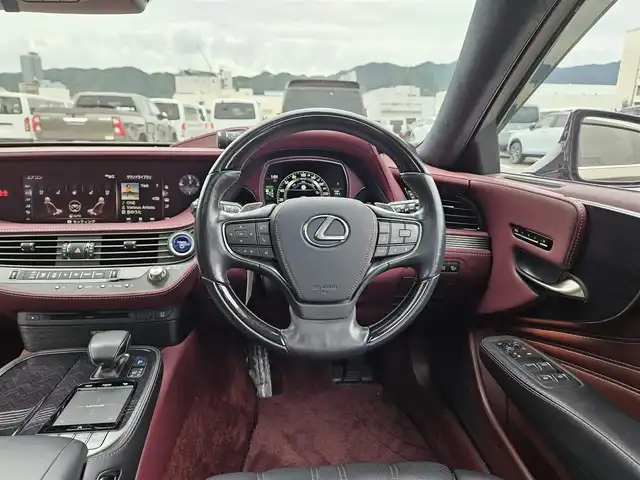レクサス ＬＳ 500h エグゼクティブ 福岡県 2018(平30)年 3.1万km マンガンラスター 純正12.3型ナビ/フルセグTV/マークレビンソン3Dサウンドシステム/純正11.6型後席用ディスプレイ/全周囲カメラ/ドライブレコーダー/レーダークルーズコントロール/クリアランスソナー/セーフティシステムA/・プリクラッシュセーフティシステム/・フロントクロストラフィックアラート/・レーントレーシングアシスト/・レーンチェンジアシスト/・ドライバー異常時停車支援システム/・アダプティブハイビームシステム/・ロードサインアシスト/・先行車発進告知機能/3眼LEDヘッドランプ/本木製/革巻きコンビステアリング/ステアリングヒーター/パドルシフト/セミアニリン革シート/全席シートヒーター/ベンチレーション/全席パワーシート/前席ポジションメモリー/後席電動オットマン/ハンズフリーパワートランクリッド/純正オプ20インチアルミホイール/スマートエントリー/スタートシステム/禁煙車