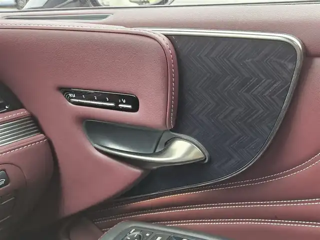 レクサス ＬＳ 500h エグゼクティブ 福岡県 2018(平30)年 3.1万km マンガンラスター 純正12.3型ナビ/フルセグTV/マークレビンソン3Dサウンドシステム/純正11.6型後席用ディスプレイ/全周囲カメラ/ドライブレコーダー/レーダークルーズコントロール/クリアランスソナー/セーフティシステムA/・プリクラッシュセーフティシステム/・フロントクロストラフィックアラート/・レーントレーシングアシスト/・レーンチェンジアシスト/・ドライバー異常時停車支援システム/・アダプティブハイビームシステム/・ロードサインアシスト/・先行車発進告知機能/3眼LEDヘッドランプ/本木製/革巻きコンビステアリング/ステアリングヒーター/パドルシフト/セミアニリン革シート/全席シートヒーター/ベンチレーション/全席パワーシート/前席ポジションメモリー/後席電動オットマン/ハンズフリーパワートランクリッド/純正オプ20インチアルミホイール/スマートエントリー/スタートシステム/禁煙車