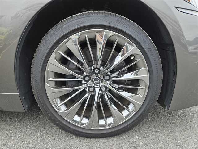 レクサス ＬＳ 500h エグゼクティブ 福岡県 2018(平30)年 3.1万km マンガンラスター 純正12.3型ナビ/フルセグTV/マークレビンソン3Dサウンドシステム/純正11.6型後席用ディスプレイ/全周囲カメラ/ドライブレコーダー/レーダークルーズコントロール/クリアランスソナー/セーフティシステムA/・プリクラッシュセーフティシステム/・フロントクロストラフィックアラート/・レーントレーシングアシスト/・レーンチェンジアシスト/・ドライバー異常時停車支援システム/・アダプティブハイビームシステム/・ロードサインアシスト/・先行車発進告知機能/3眼LEDヘッドランプ/本木製/革巻きコンビステアリング/ステアリングヒーター/パドルシフト/セミアニリン革シート/全席シートヒーター/ベンチレーション/全席パワーシート/前席ポジションメモリー/後席電動オットマン/ハンズフリーパワートランクリッド/純正オプ20インチアルミホイール/スマートエントリー/スタートシステム/禁煙車