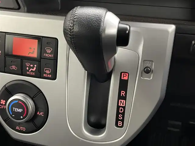 ダイハツ ウェイク G SA 埼玉県 2015(平27)年 6万km ブラックマイカメタリック 社外メモリナビ（AVN-Z04iW）/　CD/DVD/BT/USB/SD/SDREC/両側パワースライドドア/バックカメラ/衝突被害軽減システム/横滑り防止装置/社外ビルトインETC/エンジンスタートボタン/スマートキー/スペアキー/純正LEDヘッドライト＆フォグランプ/オートライト/純正アルミホイール