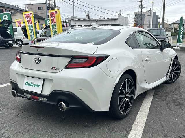 トヨタ ＧＲ８６ SZ 愛知県 2024(令6)年 0.4万km クリスタルホワイトパール ・禁煙車/・ワンオーナー/・純正ナビ/フルセグTV/　（NMZK-W73D）/・バックカメラ/・ETC/・ドライブレコーダー/・ステアスイッチ/・パドルシフト/・アイサイト/・プリクラッシュブレーキ/・全車速追従クルーズコントロール/・誤発進抑制制御機能/・先行車発進お知らせ機能/・車線逸脱警報/・ふらつき警報/・クリアランスソナー/・純正１７インチアルミ/・LEDオートライト/・電動格納ミラー/・プッシュスタート/・走行制御モード/・TRACKスイッチ/・純正フロアマット/・新車保証書/・取扱説明書/・スペアキー