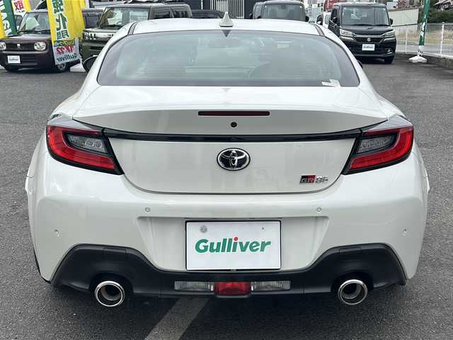 トヨタ ＧＲ８６ SZ 愛知県 2024(令6)年 0.4万km クリスタルホワイトパール ・禁煙車/・ワンオーナー/・純正ナビ/フルセグTV/　（NMZK-W73D）/・バックカメラ/・ETC/・ドライブレコーダー/・ステアスイッチ/・パドルシフト/・アイサイト/・プリクラッシュブレーキ/・全車速追従クルーズコントロール/・誤発進抑制制御機能/・先行車発進お知らせ機能/・車線逸脱警報/・ふらつき警報/・クリアランスソナー/・純正１７インチアルミ/・LEDオートライト/・電動格納ミラー/・プッシュスタート/・走行制御モード/・TRACKスイッチ/・純正フロアマット/・新車保証書/・取扱説明書/・スペアキー