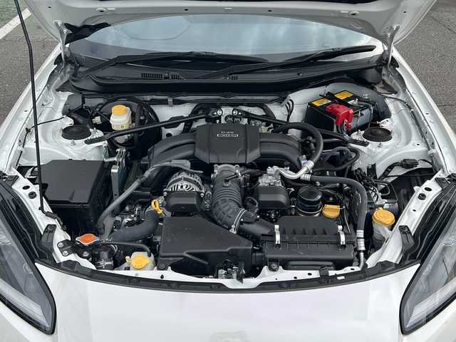 トヨタ ＧＲ８６ SZ 愛知県 2024(令6)年 0.4万km クリスタルホワイトパール ・禁煙車/・ワンオーナー/・純正ナビ/フルセグTV/　（NMZK-W73D）/・バックカメラ/・ETC/・ドライブレコーダー/・ステアスイッチ/・パドルシフト/・アイサイト/・プリクラッシュブレーキ/・全車速追従クルーズコントロール/・誤発進抑制制御機能/・先行車発進お知らせ機能/・車線逸脱警報/・ふらつき警報/・クリアランスソナー/・純正１７インチアルミ/・LEDオートライト/・電動格納ミラー/・プッシュスタート/・走行制御モード/・TRACKスイッチ/・純正フロアマット/・新車保証書/・取扱説明書/・スペアキー