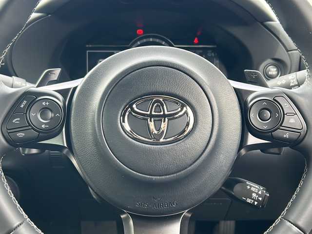 トヨタ ＧＲ８６ SZ 愛知県 2024(令6)年 0.4万km クリスタルホワイトパール ・禁煙車/・ワンオーナー/・純正ナビ/フルセグTV/　（NMZK-W73D）/・バックカメラ/・ETC/・ドライブレコーダー/・ステアスイッチ/・パドルシフト/・アイサイト/・プリクラッシュブレーキ/・全車速追従クルーズコントロール/・誤発進抑制制御機能/・先行車発進お知らせ機能/・車線逸脱警報/・ふらつき警報/・クリアランスソナー/・純正１７インチアルミ/・LEDオートライト/・電動格納ミラー/・プッシュスタート/・走行制御モード/・TRACKスイッチ/・純正フロアマット/・新車保証書/・取扱説明書/・スペアキー